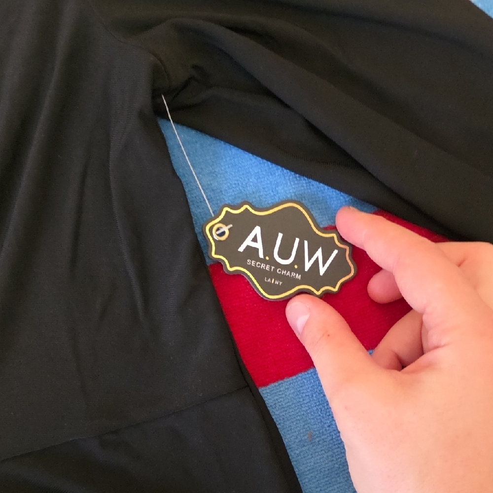 AUN Black Women's Sweater - Picture 4 of 7